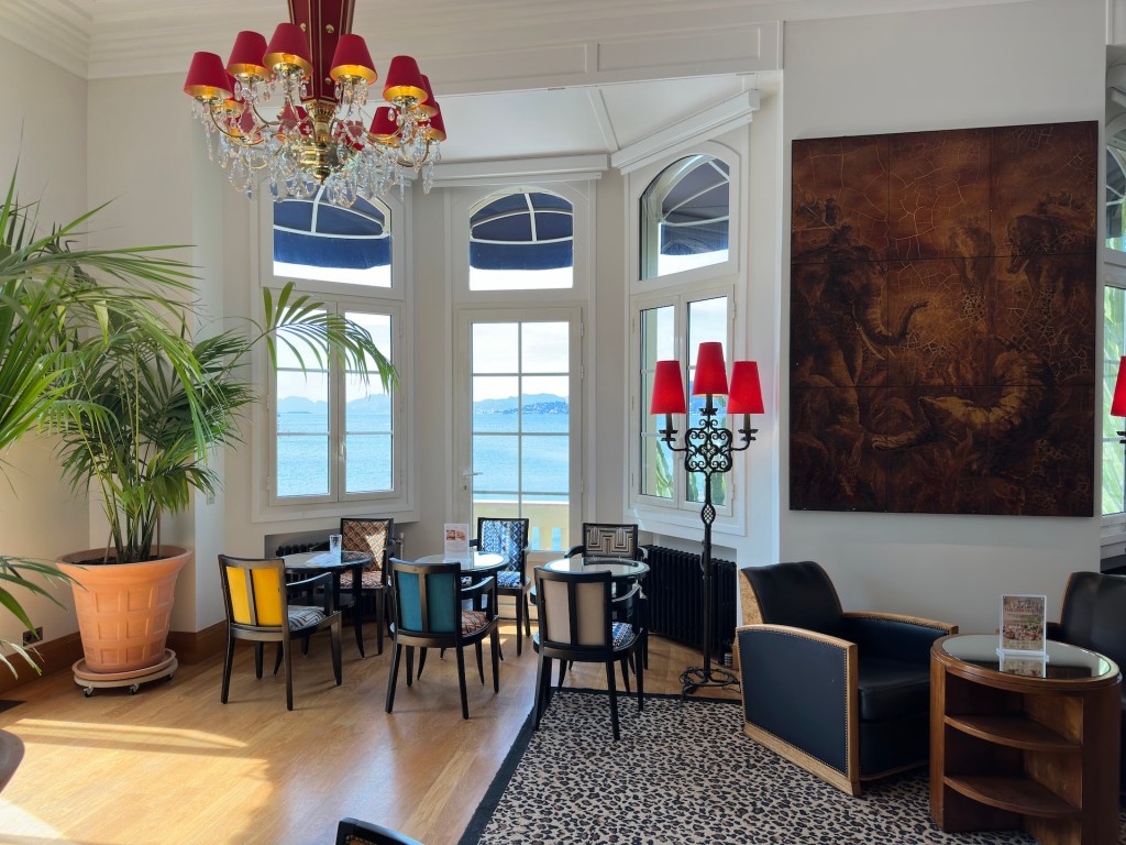 Hotel Belles Rives - Bar Fitzgerald (Windows seats)