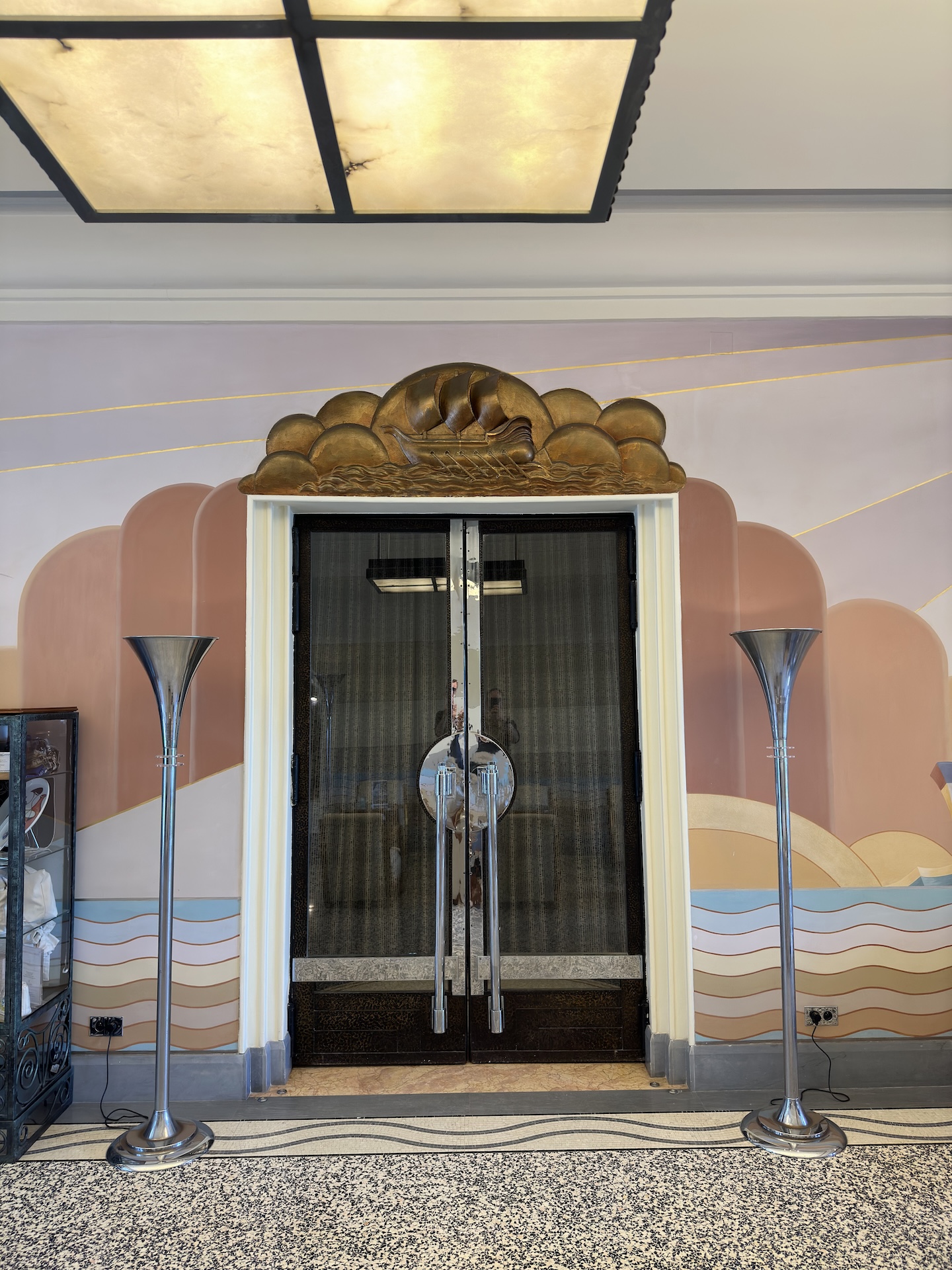 Hotel Belles Rives - Restaurant La Passagère Entrance