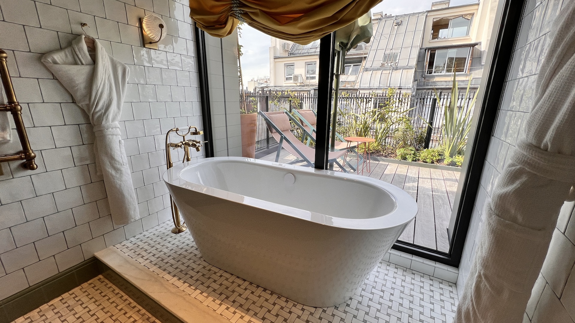 La Fantaisie Paris - Suite bathtub