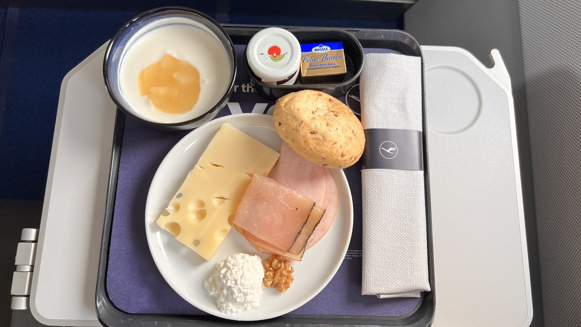LH921 - Short-haul Business Class Breakfast