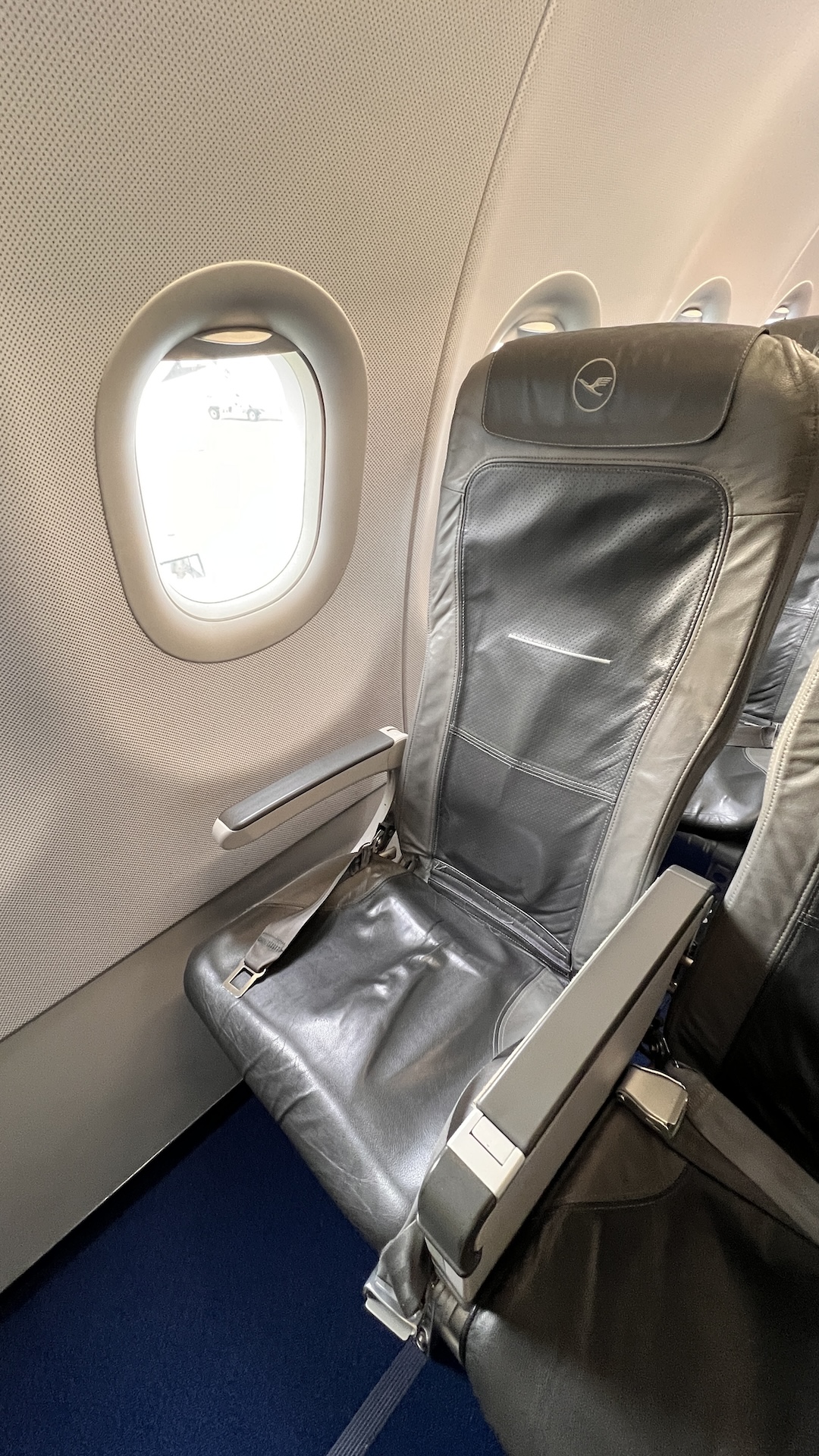 LH921 - Short-haul Business Class Seat