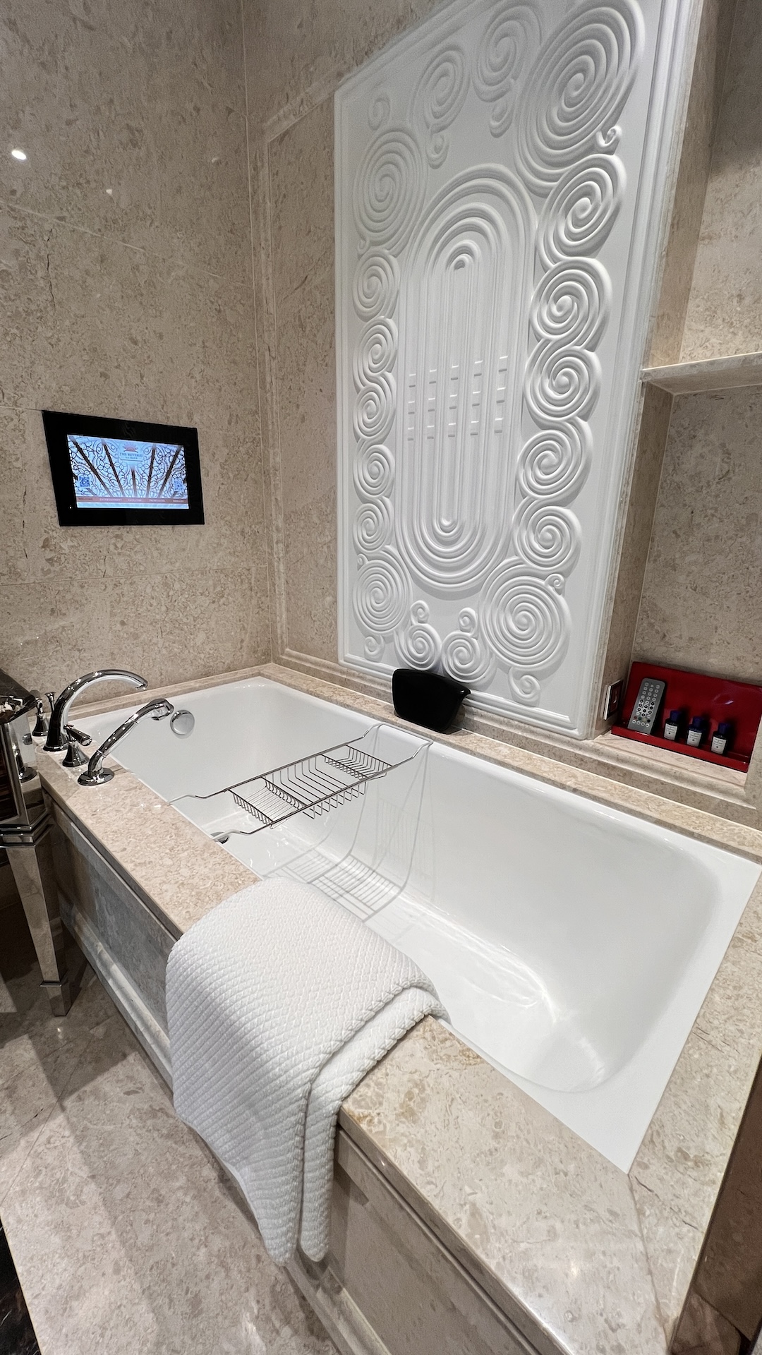 The Reverie Saigon - Bathtub