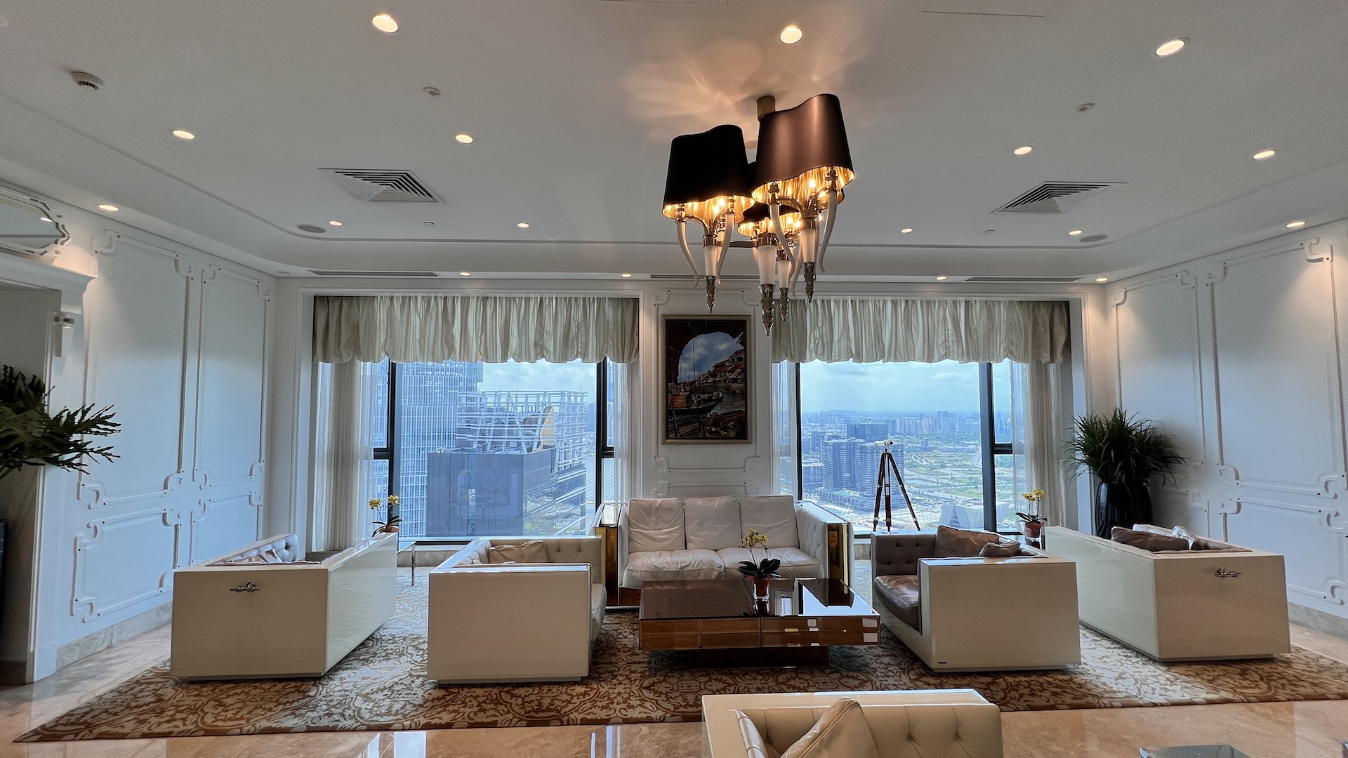 The Reverie Saigon - The Reverie Lounge