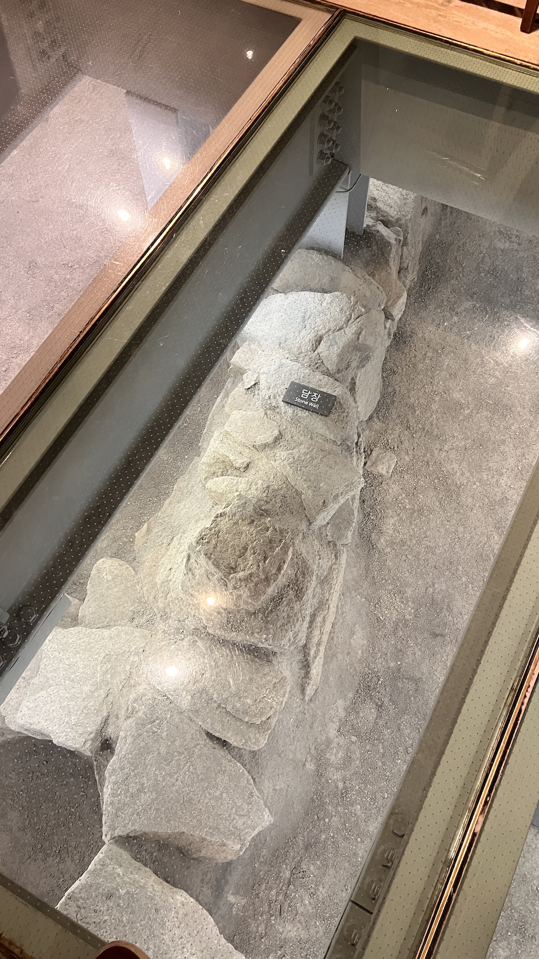 Four Seasons Seoul - Stone Wall