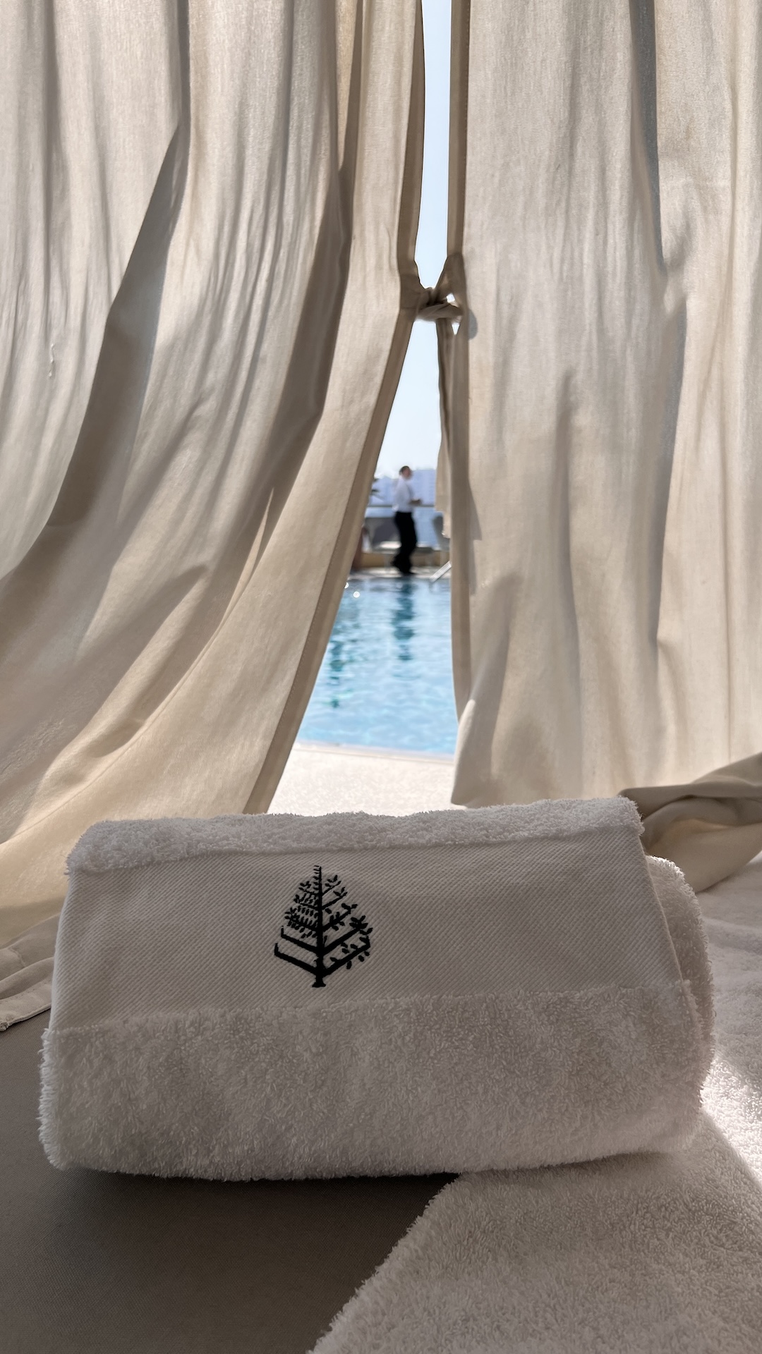 Four Seasons Abu Dhabi - Pool Cabana