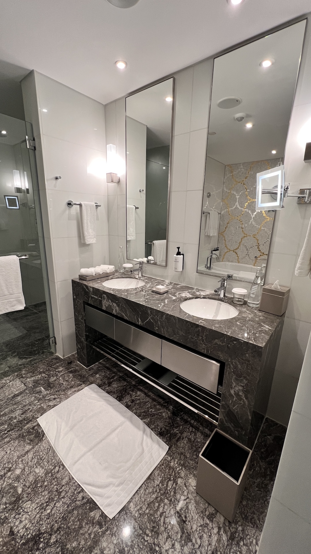 Conrad Abu Dhabi - Bathroom Vanity