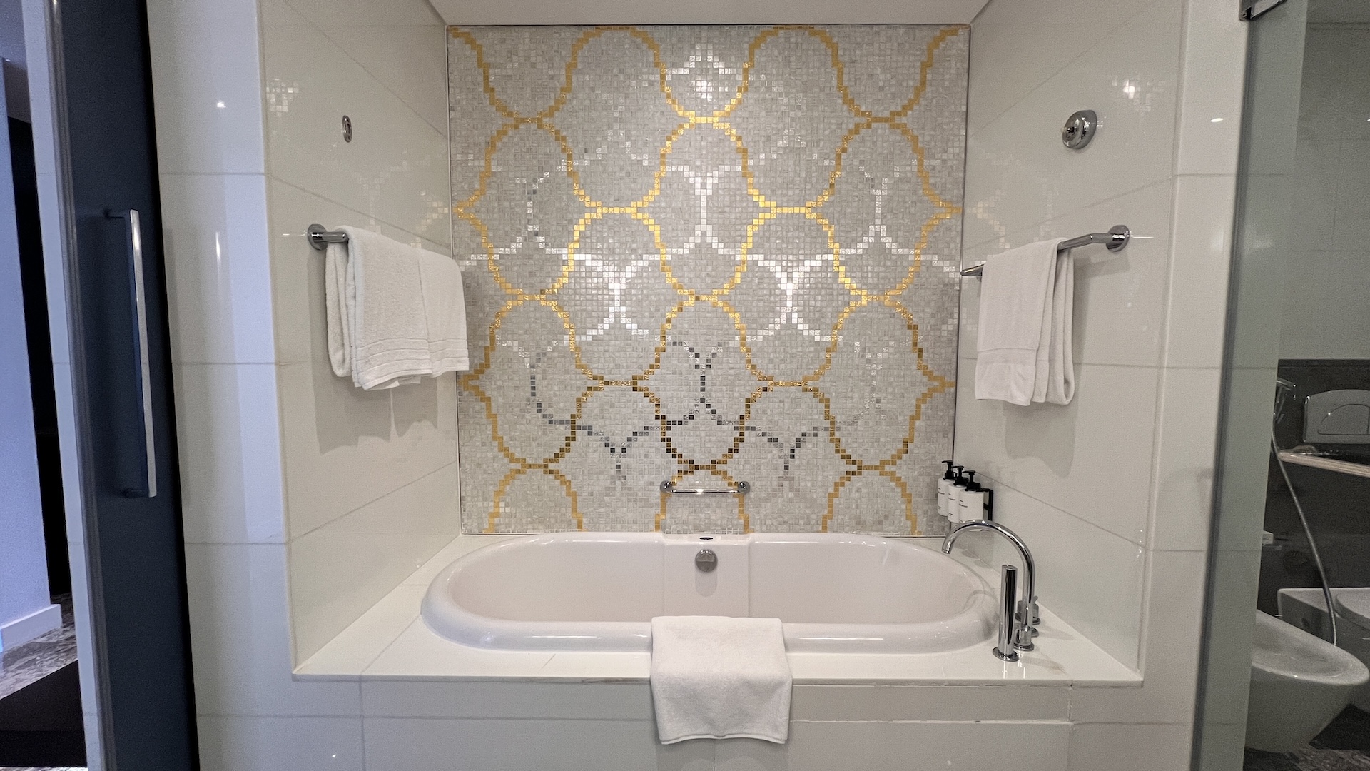 Conrad Abu Dhabi - Junior Suite - Bathroom